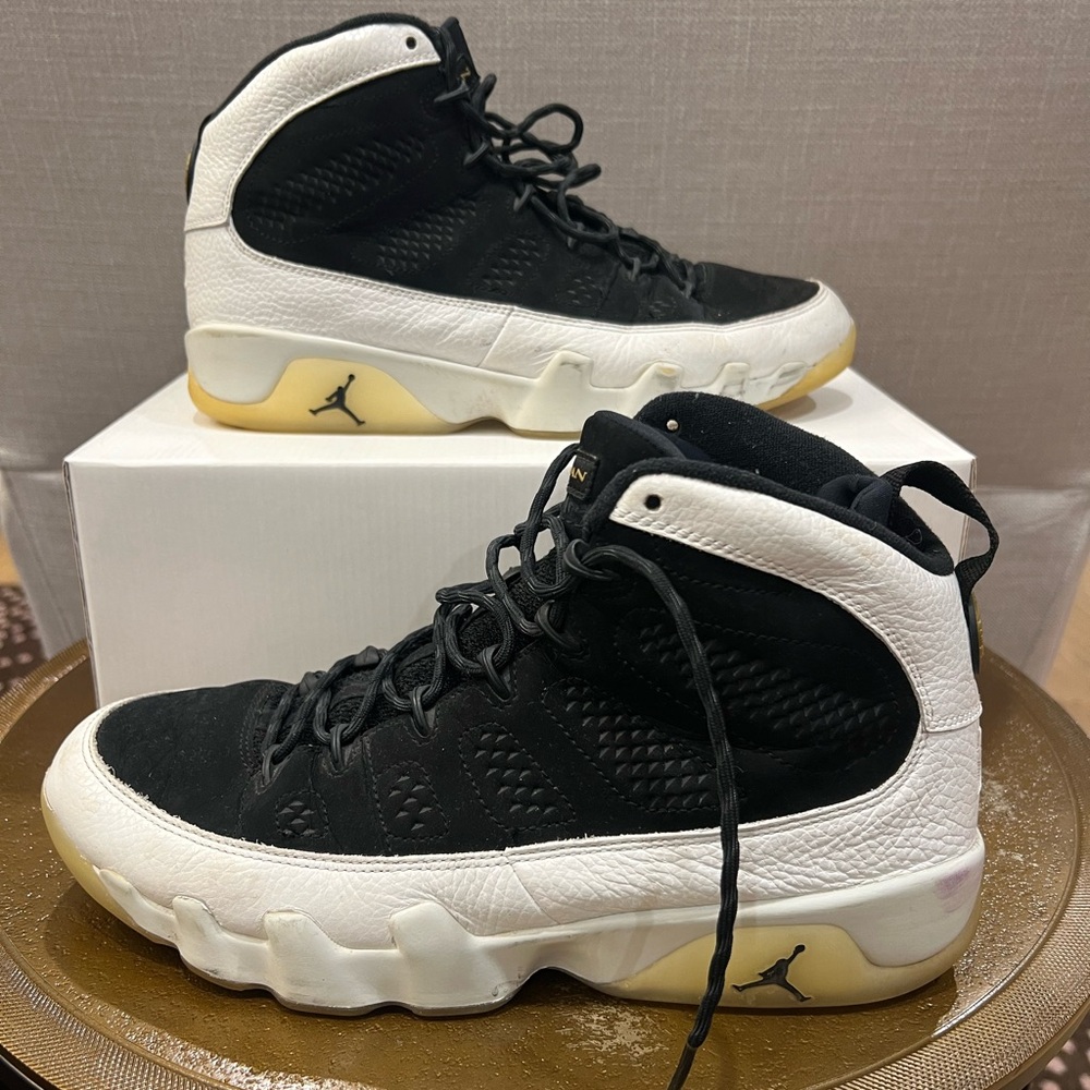 Air Jordan Retro 9 Black and White Sneakers